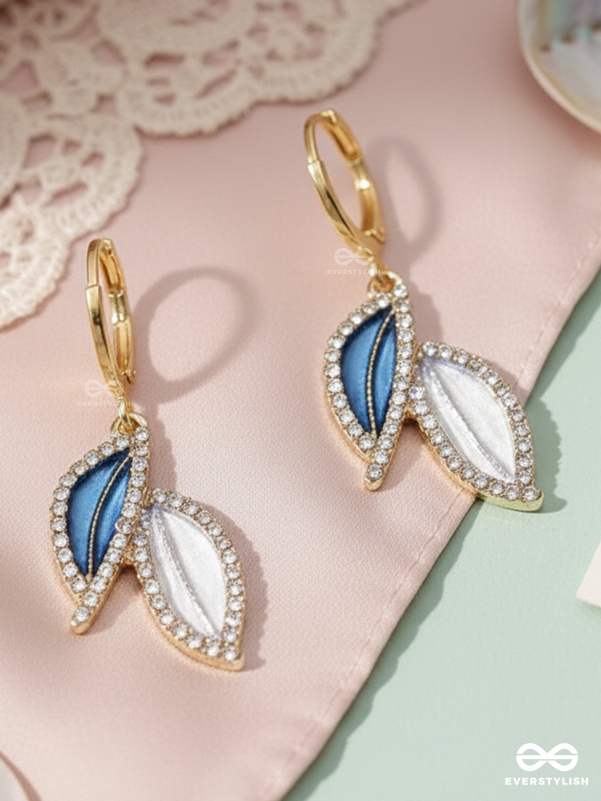 Blue Breeze - Chic Leaf Dangler