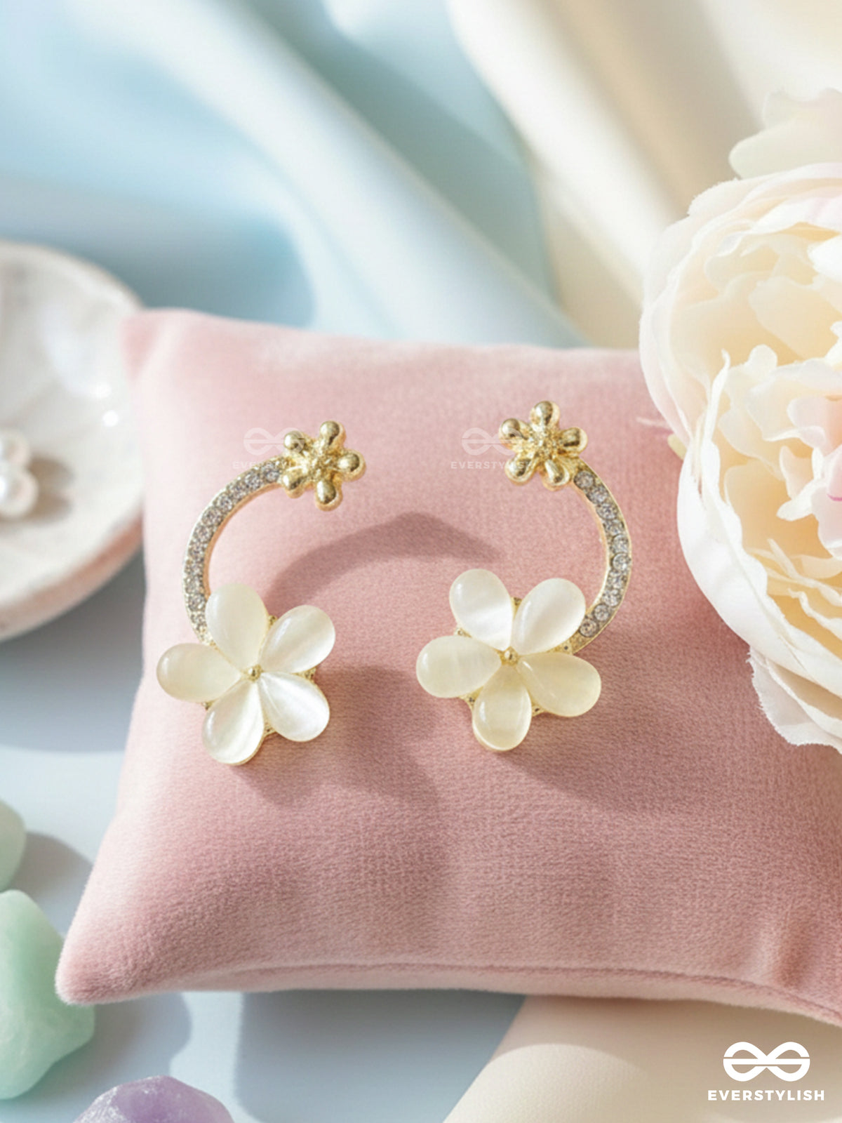 Daisy Curve - Trendy Flower Stud Earrings