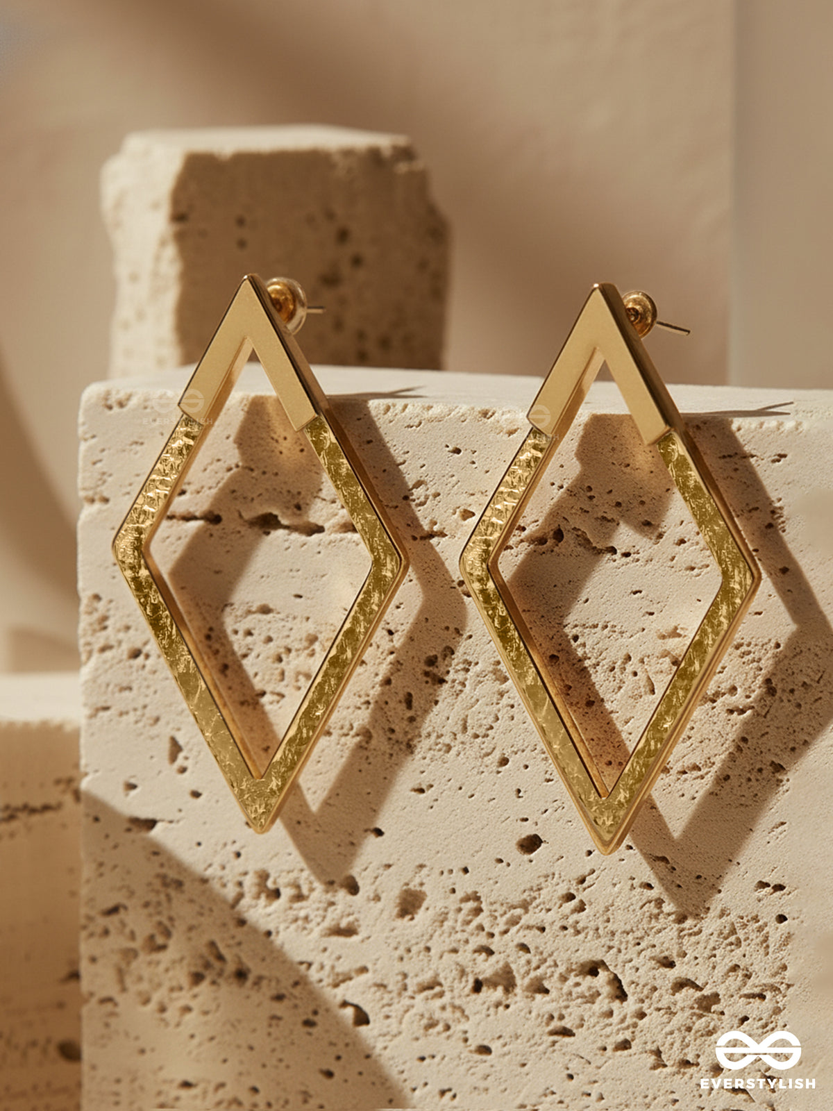 Kryssa -Diamond Frame Ear Jacket