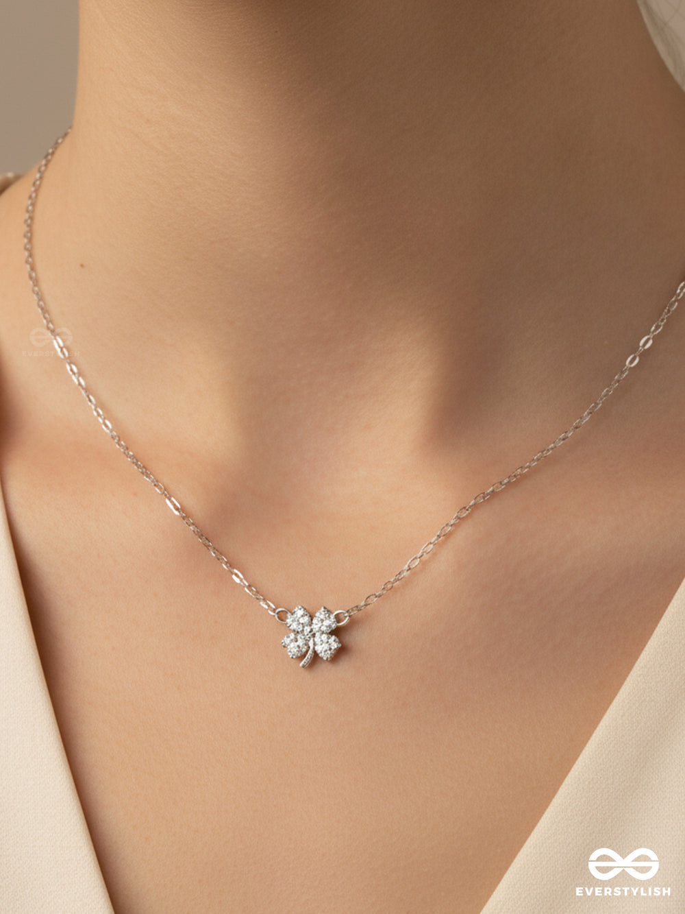 Amulette - Delicate Clover Pendant Necklace