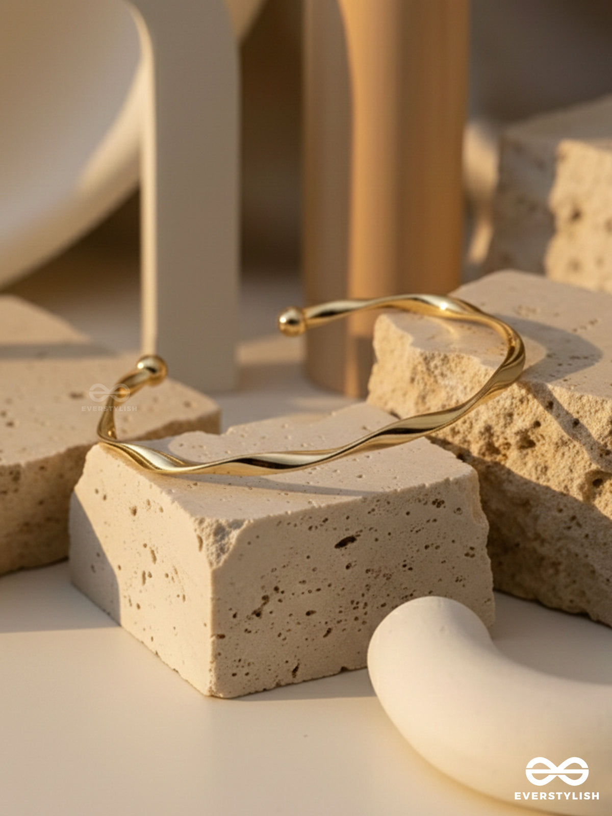 Elara - Twisted Golden Sleek Hand Cuff