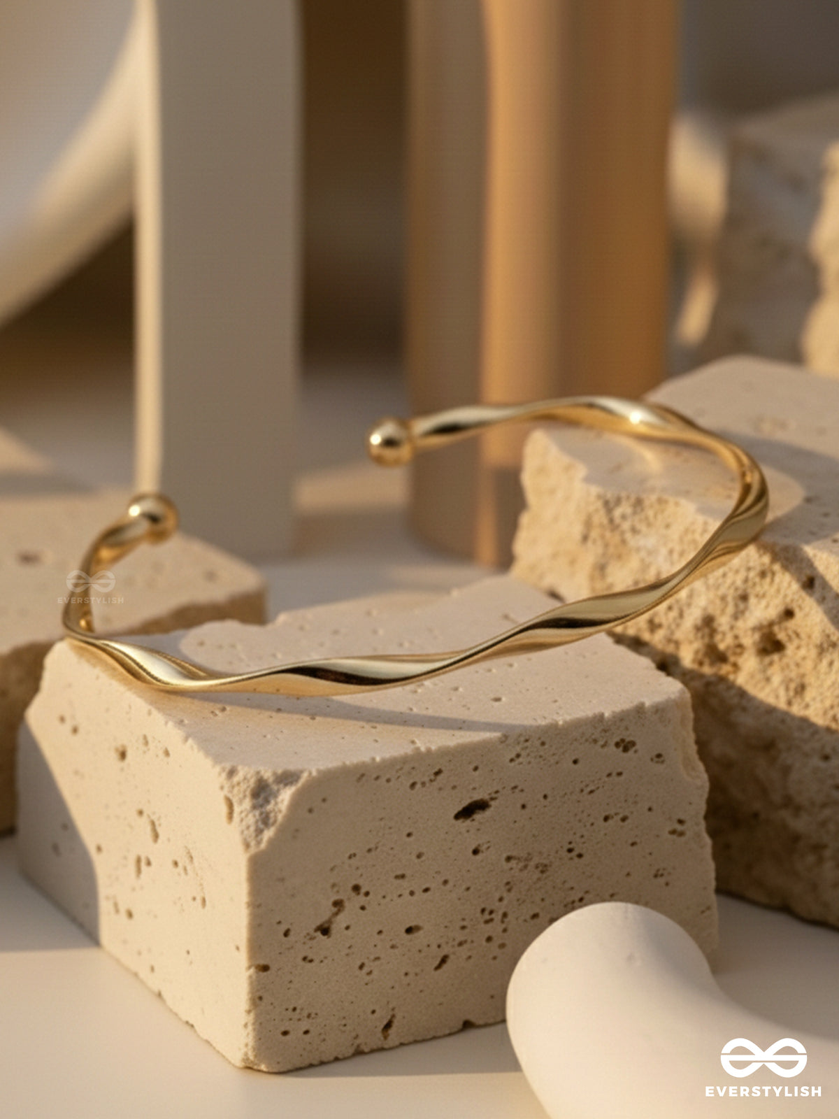 Elara - Twisted Golden Sleek Hand Cuff