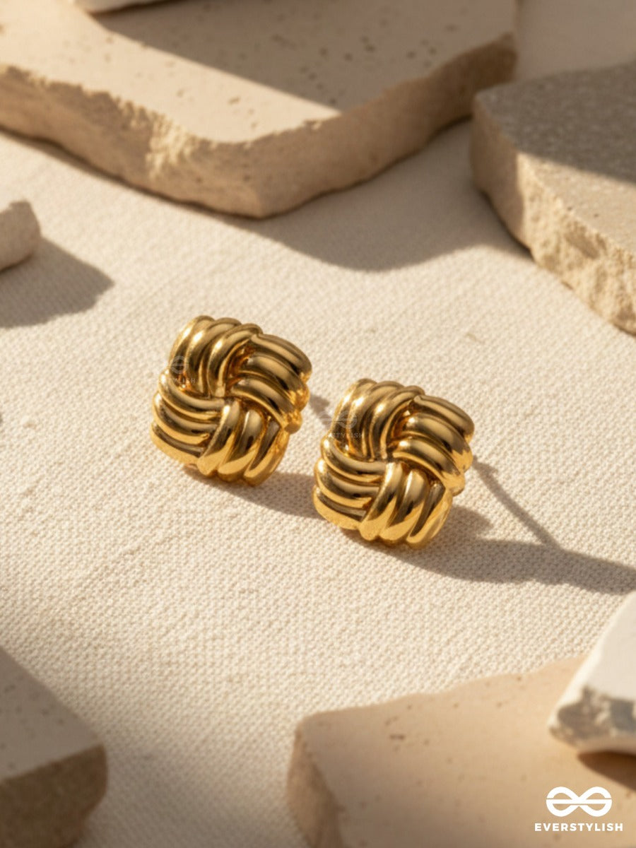 Interlink - Contemporary Gold Studs