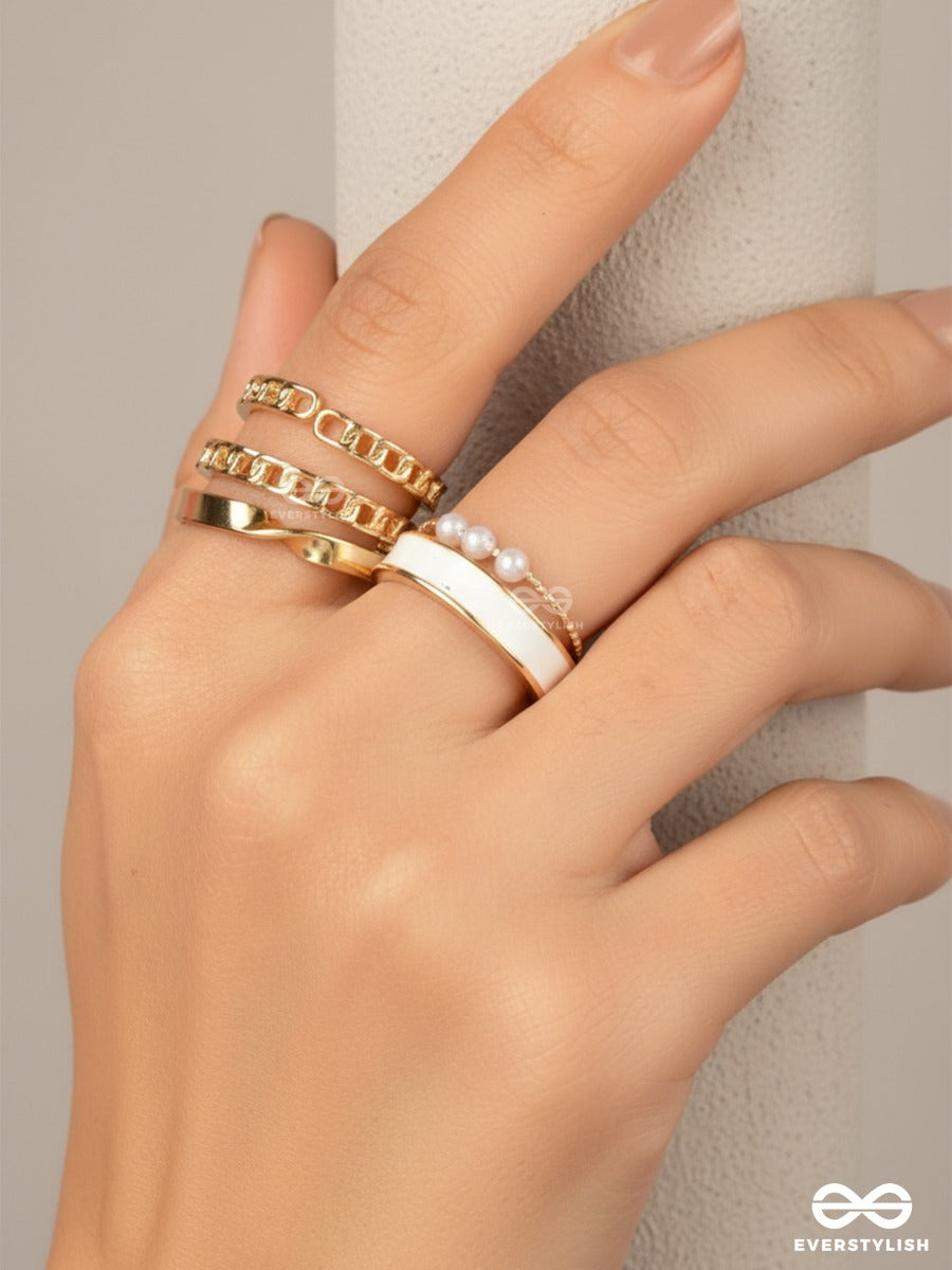 Curved Glow - Modern Gold Ring Set