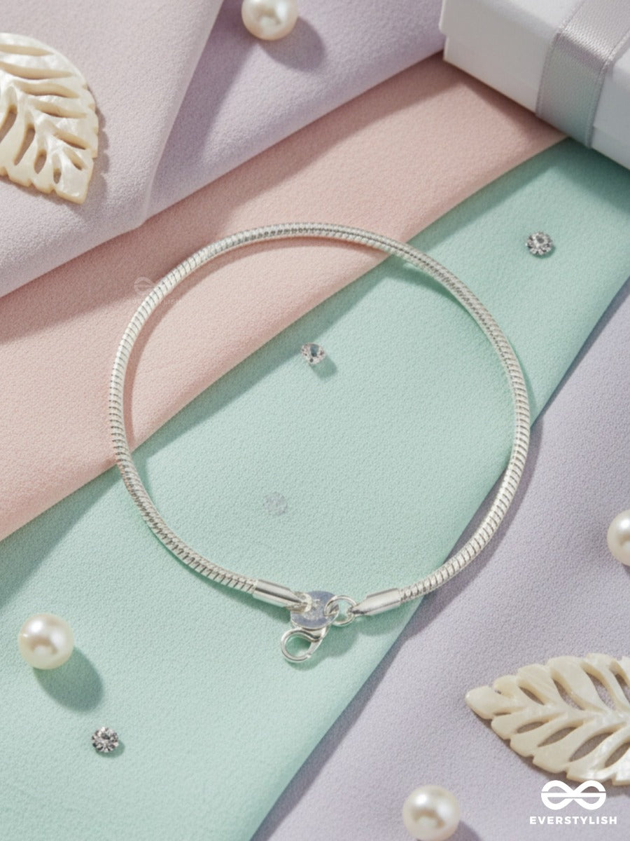 Nova Strand - Contemporary Silver Snake Chain Bracelet