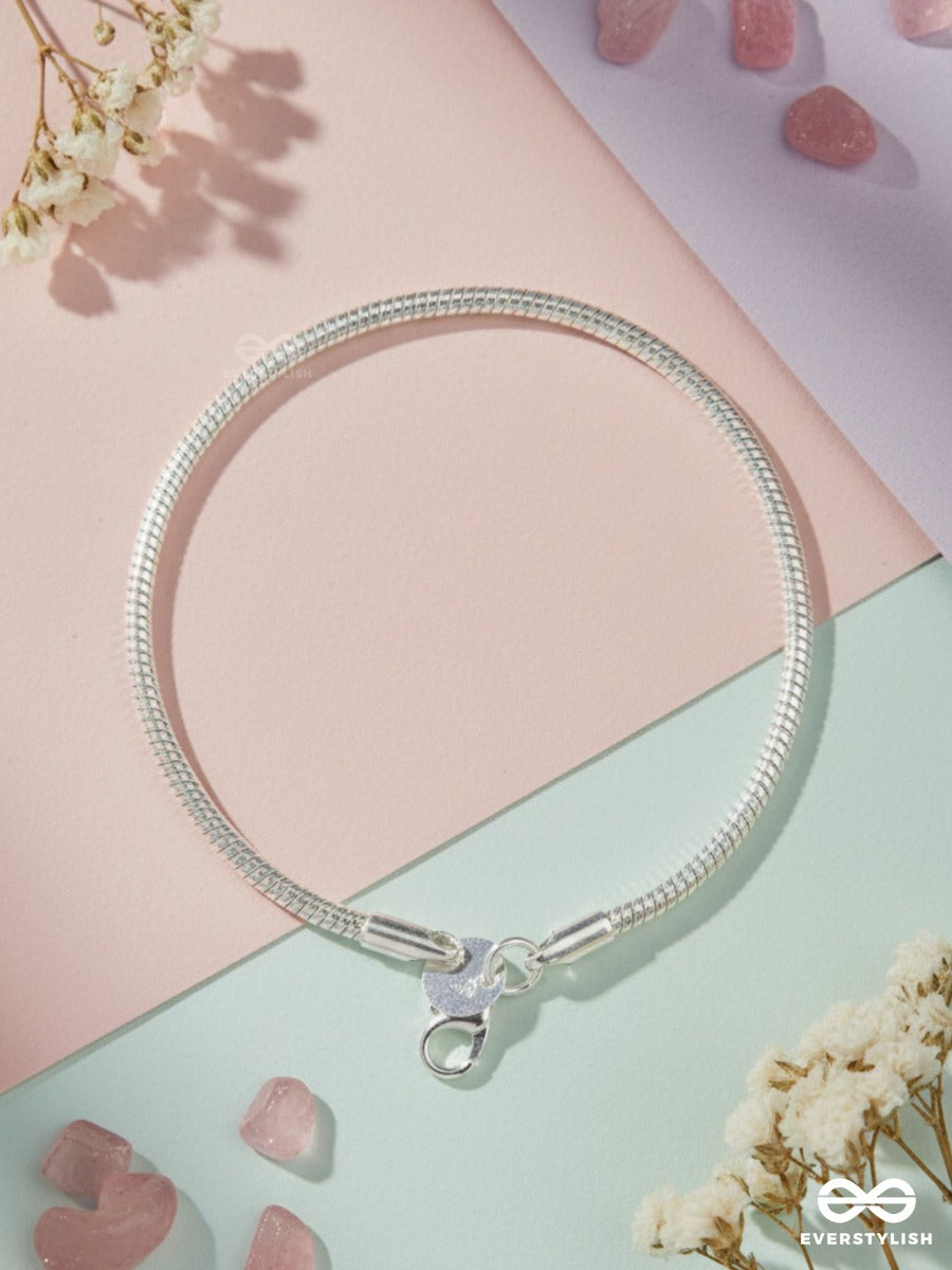 Nova Strand - Contemporary Silver Snake Chain Bracelet