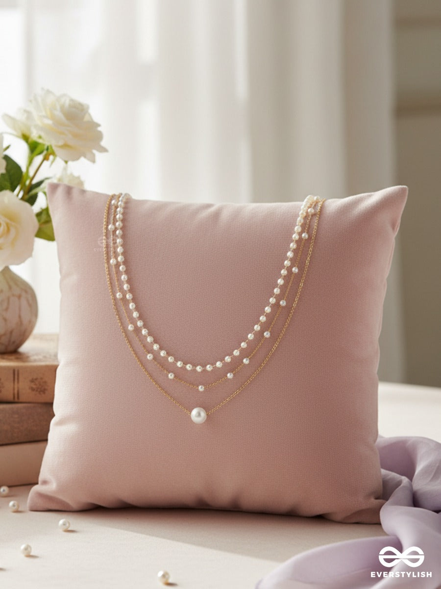 Cloudline - Airy Gold Chains With Subtle Pearl Details