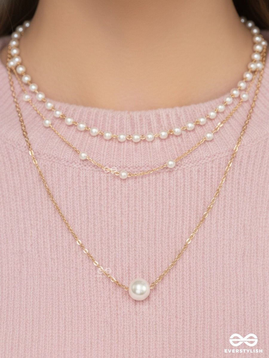 Cloudline - Airy Gold Chains With Subtle Pearl Details
