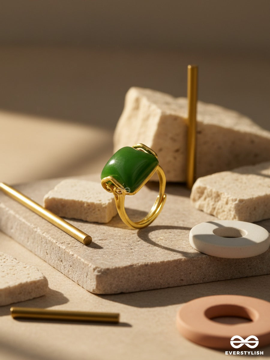 Evergreen - Modern Golden Ring With Green Stone