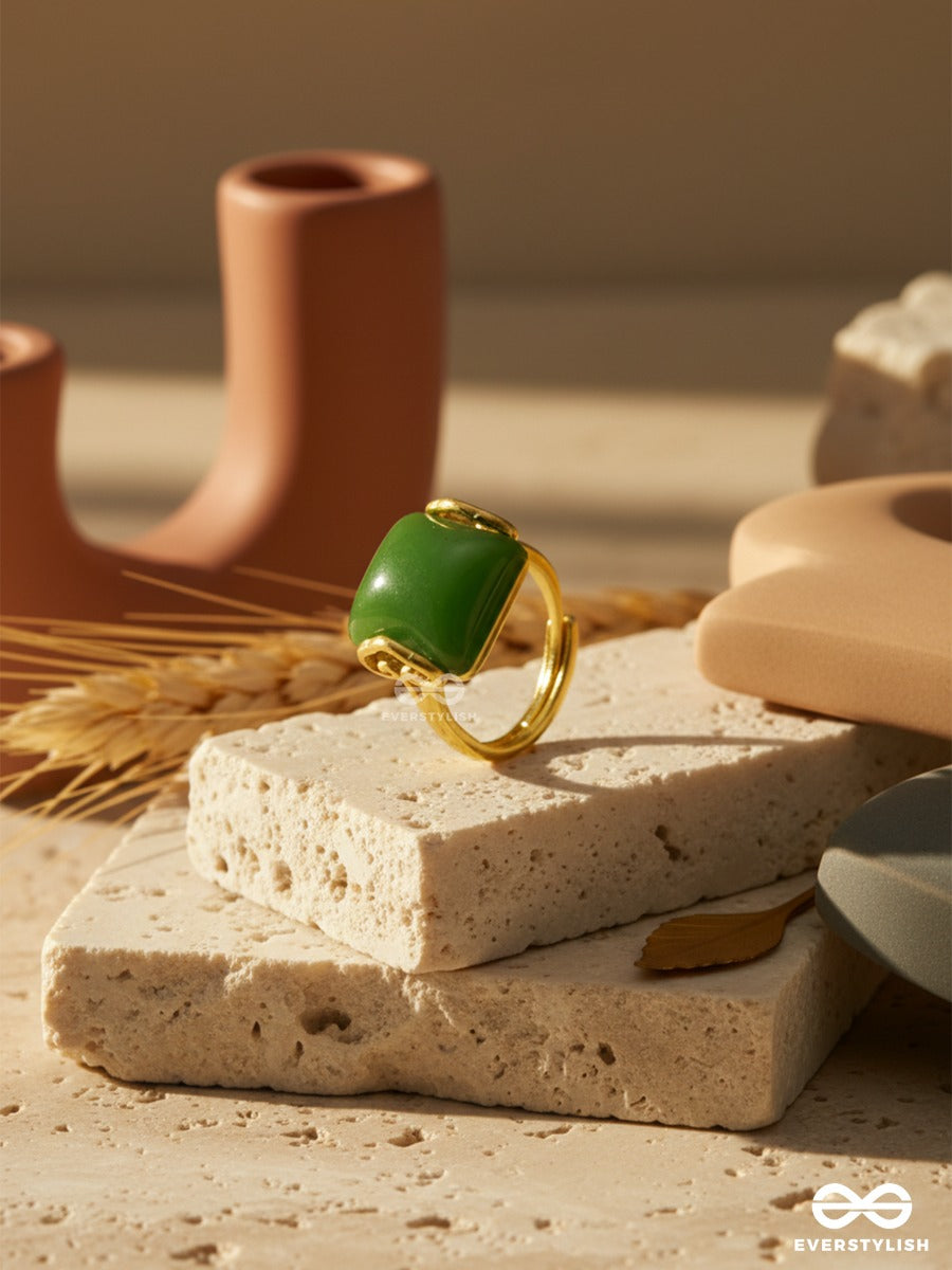 Evergreen - Modern Golden Ring With Green Stone