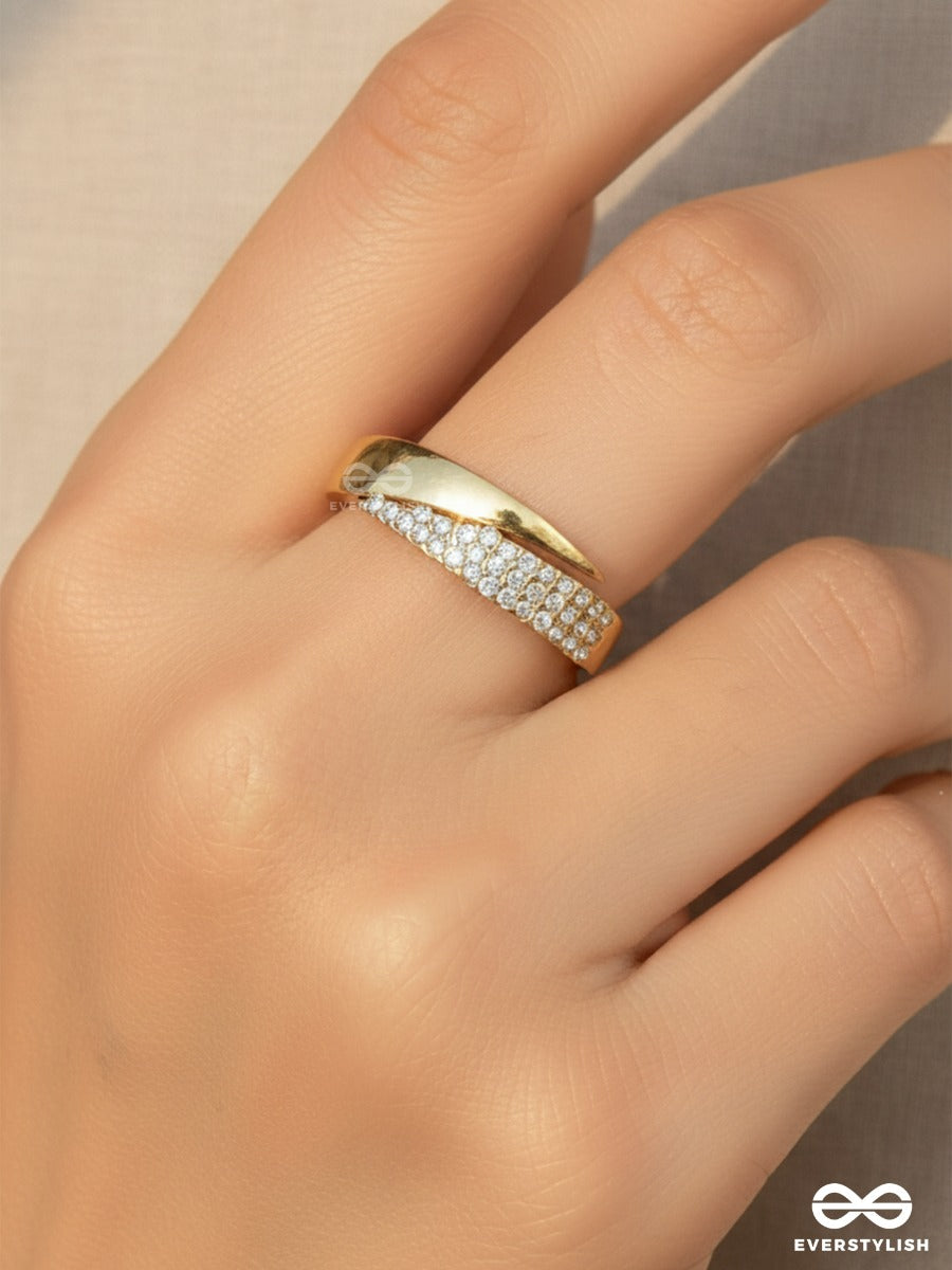 Glint Sweep - Modern Gold Ring