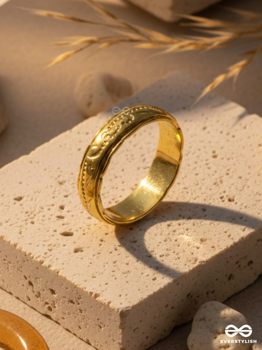 Soft Etch - Minimal Gold Ring