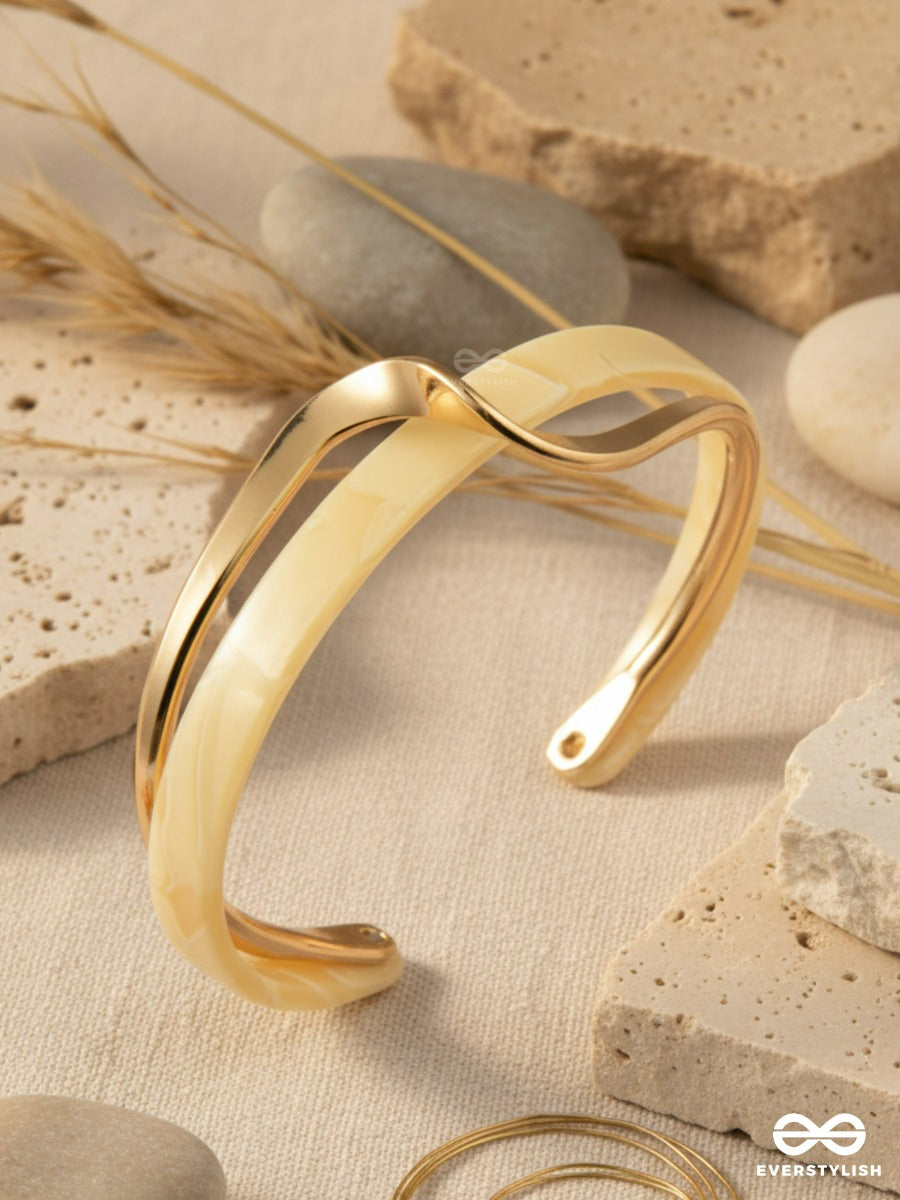 Vanilla Loop - Smooth Open-End Gold Bracelet