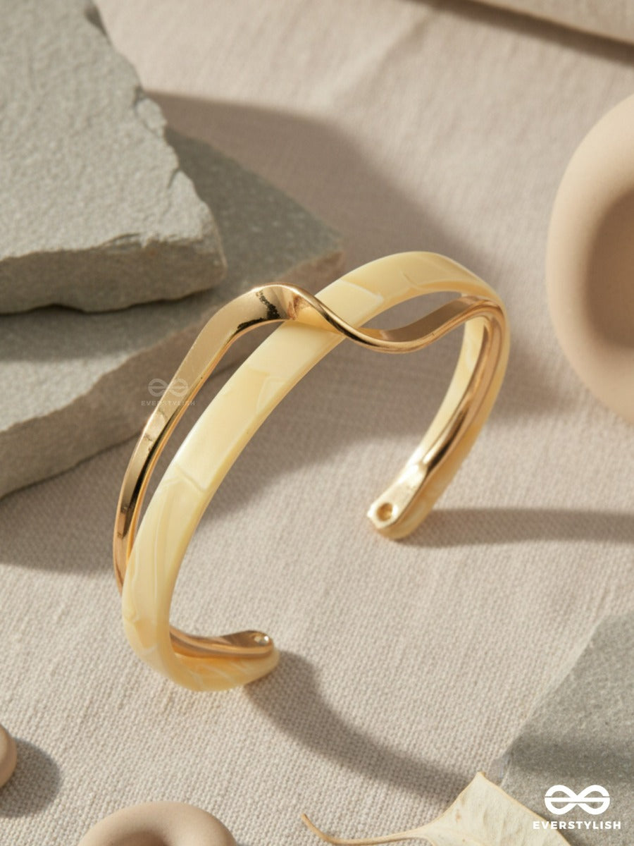 Vanilla Loop - Smooth Open-End Gold Bracelet