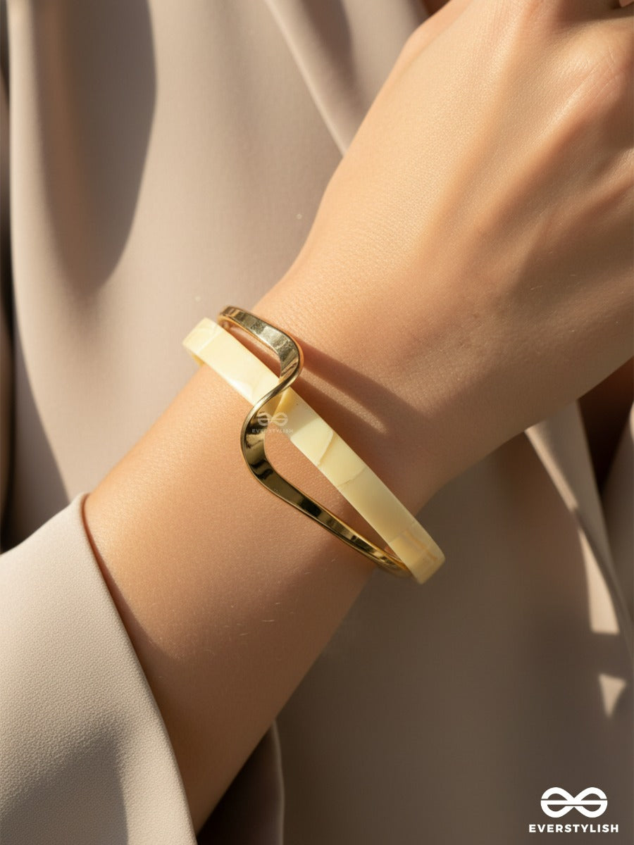 Vanilla Loop - Smooth Open-End Gold Bracelet