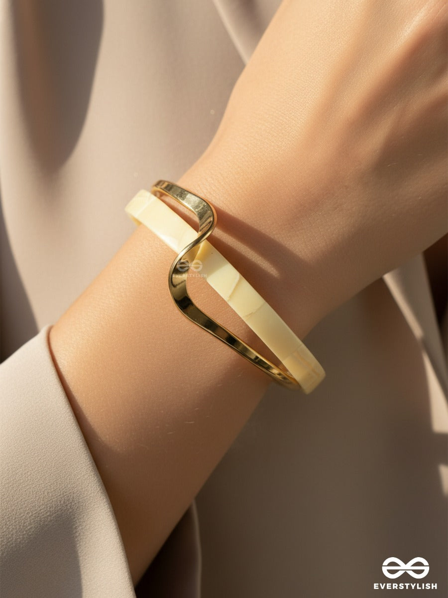 Vanilla Loop - Smooth Open-End Gold Bracelet