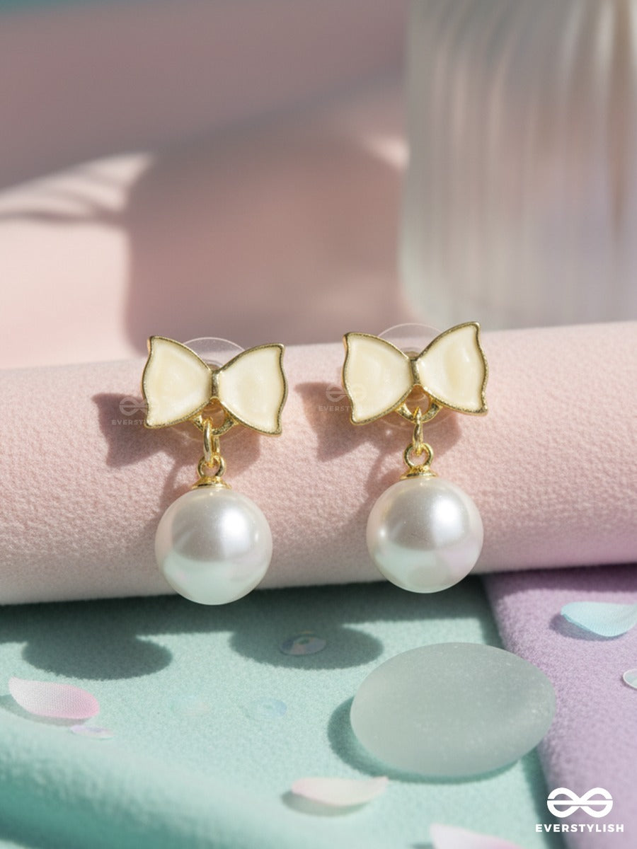 Velora Ribbon - Classic Pearl Earrings