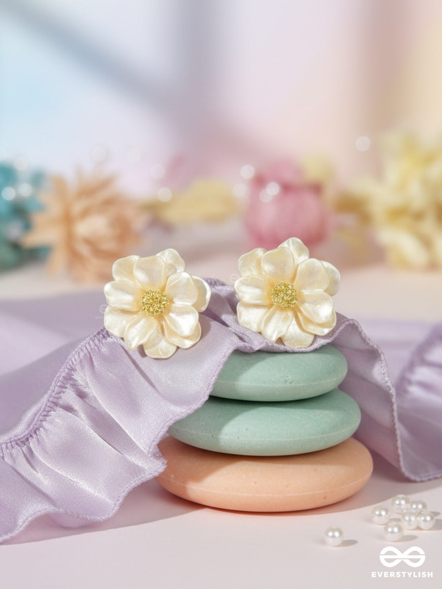 Velora Bloom - Floral Stud Earrings