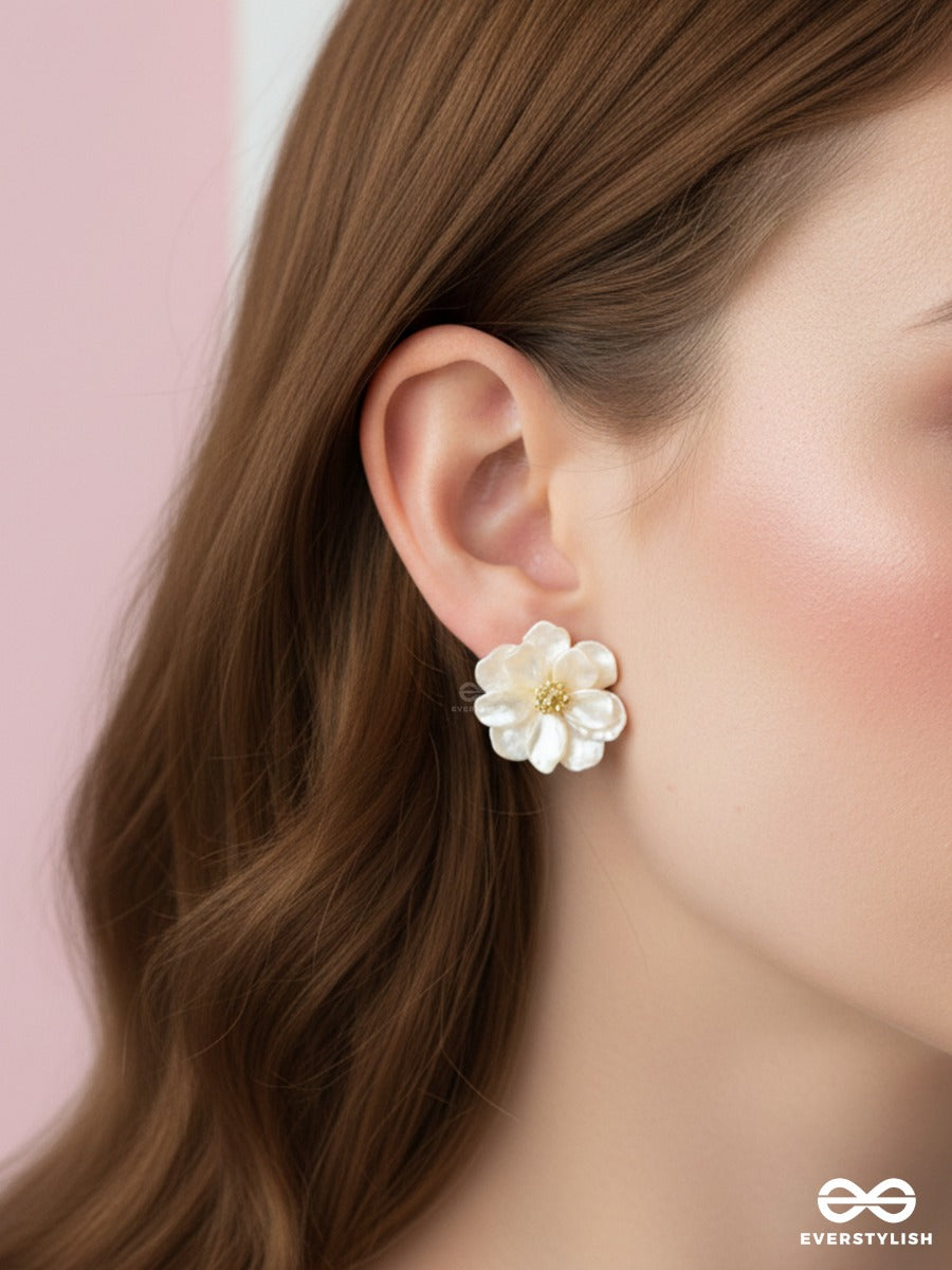 Velora Bloom - Floral Stud Earrings