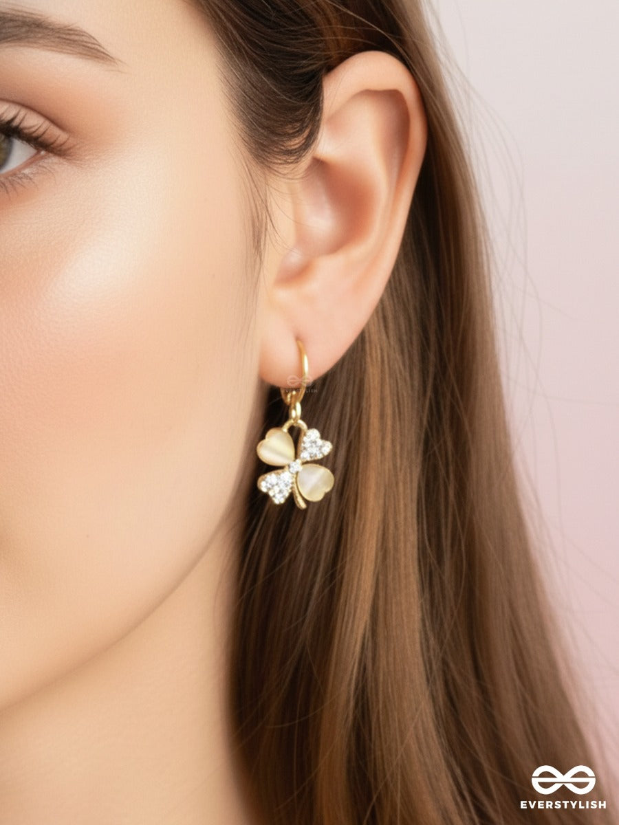 Twinkle Charm - Gold Clover Earrings