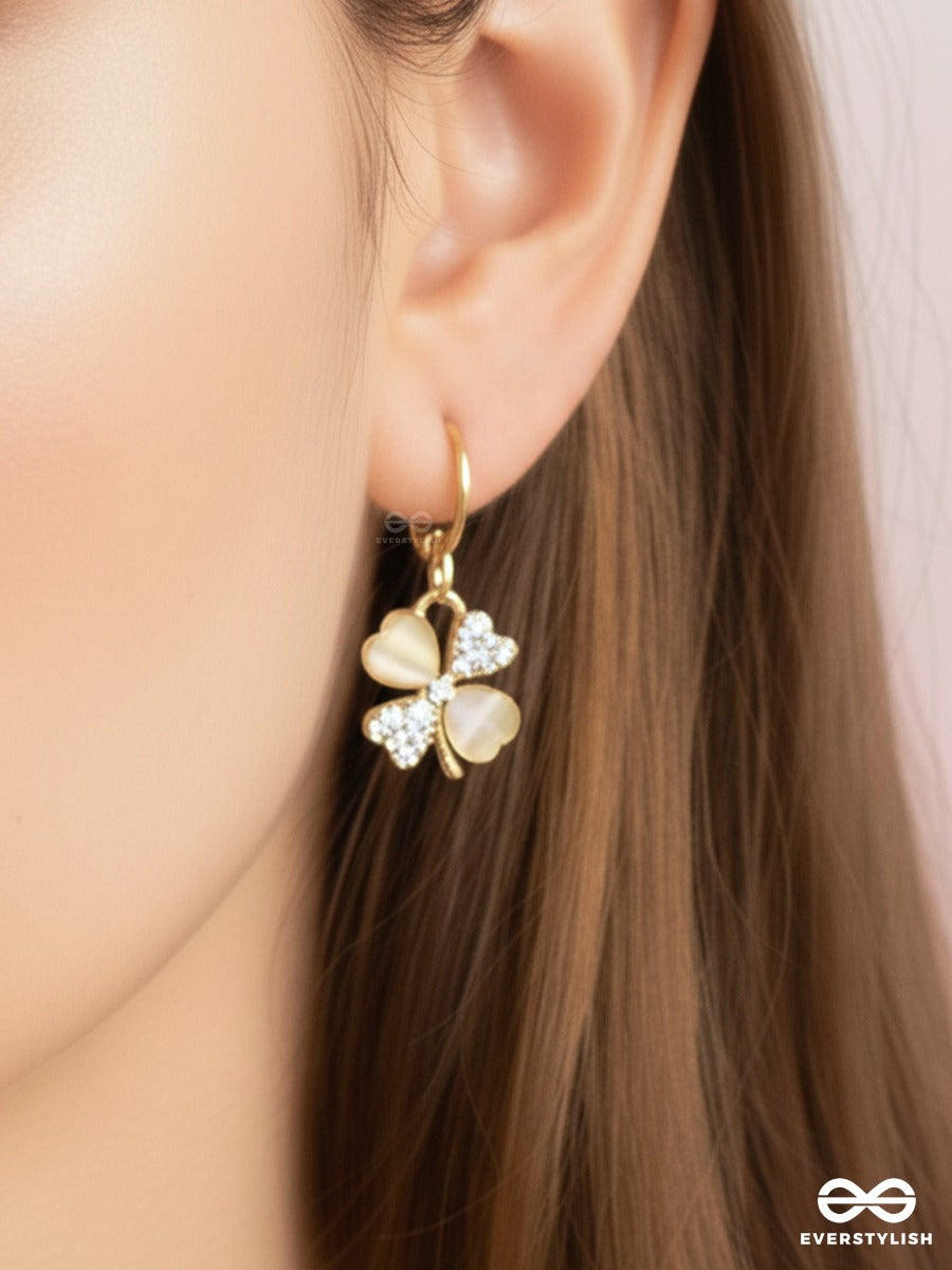 Twinkle Charm - Gold Clover Earrings