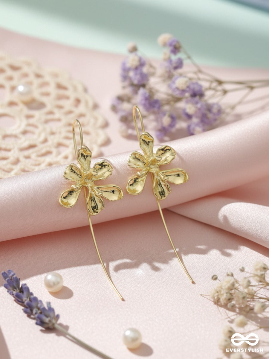 Bloom In Motion - Golden Thread Earrings