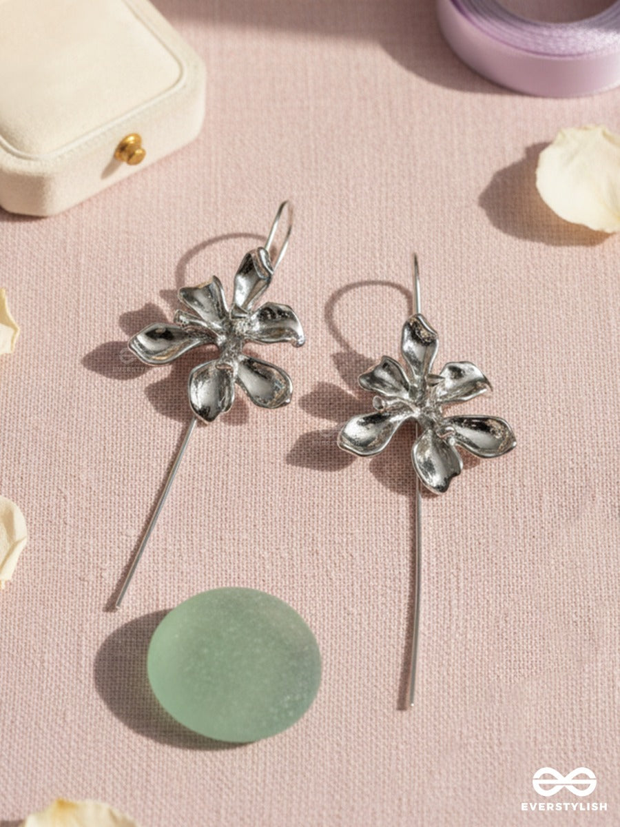 Bloom In Motion - Silver Thread Earrings