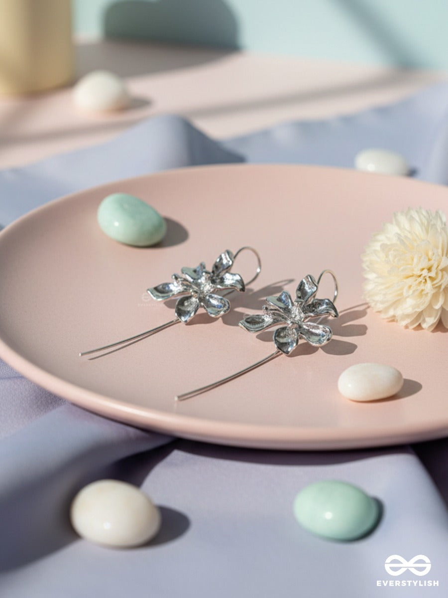 Bloom In Motion - Silver Thread Earrings