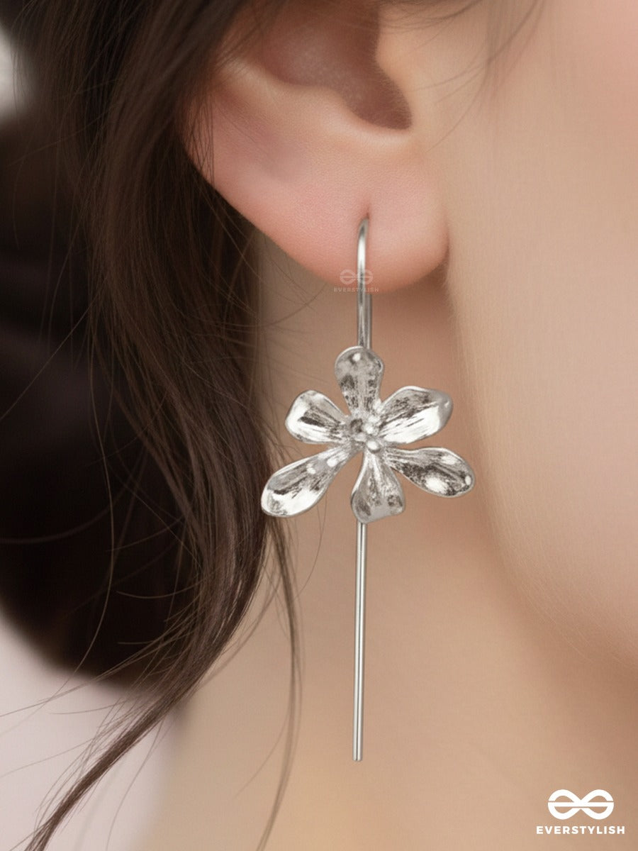 Bloom In Motion - Silver Thread Earrings