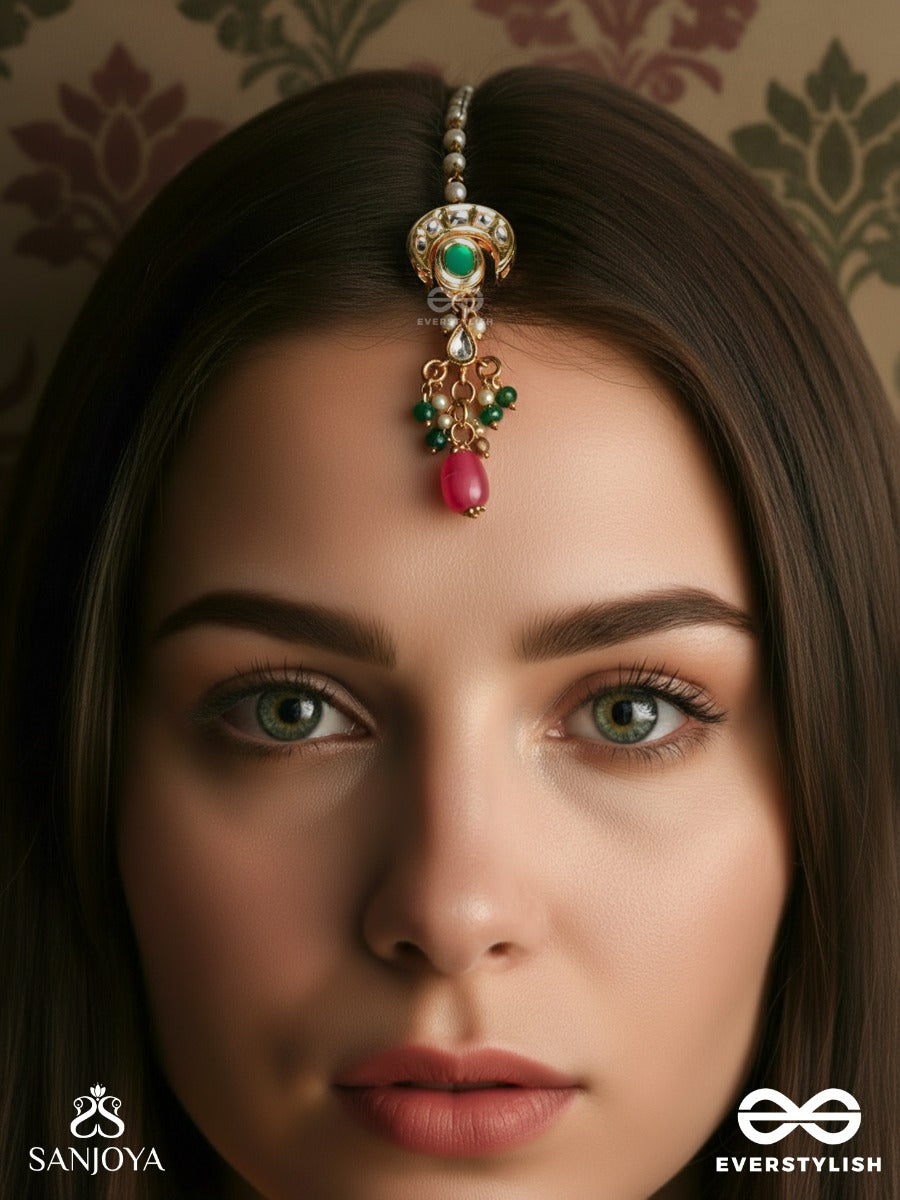 Shivanshi - Divine Trace - Polki-Set Crescent Maangtika With Emerald Centre Stone And Ruby-Toned Drop Finish