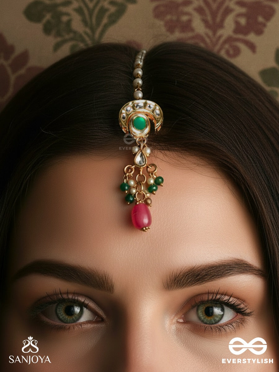 Shivanshi - Divine Trace - Polki-Set Crescent Maangtika With Emerald Centre Stone And Ruby-Toned Drop Finish