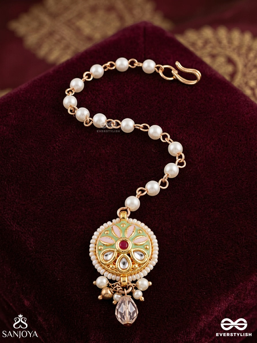 Chitravalli - Ornate Vine - Graceful Maangtika With Enamelled Panel And Single Drop Detail