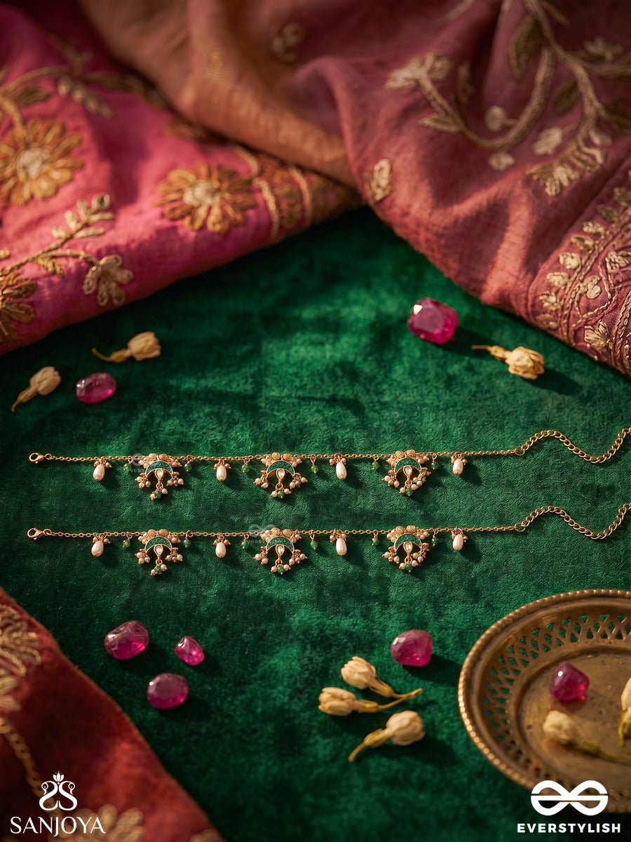 Vrinleena – Sacred Flow – Decorative Anklet With Curved Motifs And Multi-Colour Accents