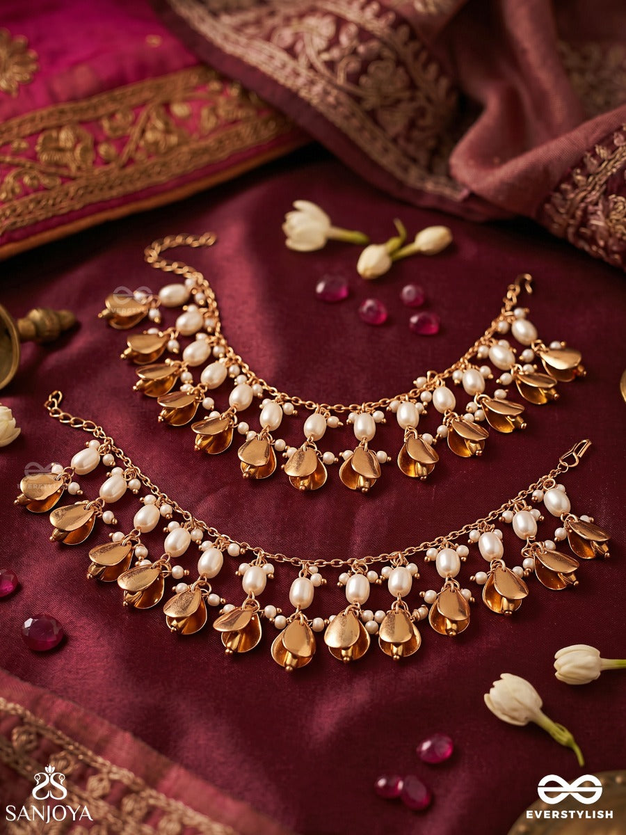 Zareenva – Golden Drift – Delicate Earchain With Dangling Metallic Drops And Flowing Accents
