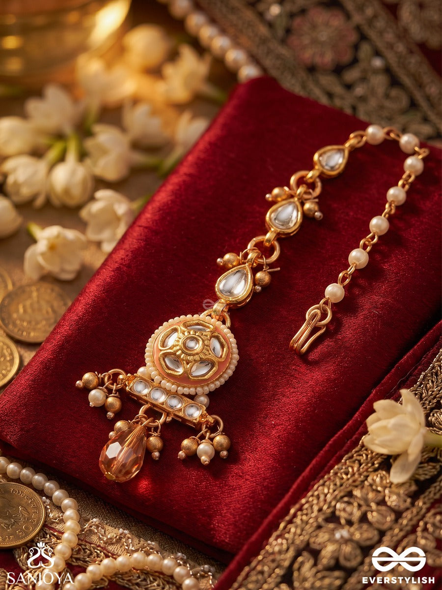 Kesarnoor – Saffron Glow – Elegant Maangtika With Ornamental Motifs And Flowing Accents