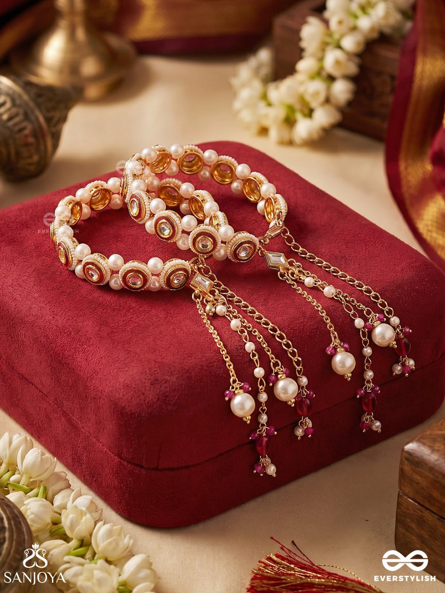 Ratnavalaya – Jewelled Circle – Elegant Pair Of Bracelets With Enamelled Motifs And Dangling Bead Chains