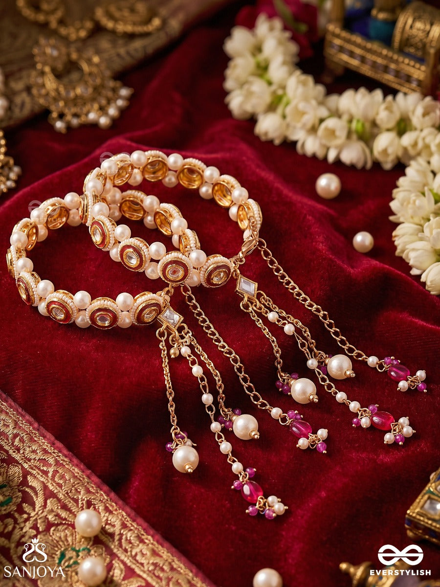 Ratnavalaya – Jewelled Circle – Elegant Pair Of Bracelets With Enamelled Motifs And Dangling Bead Chains