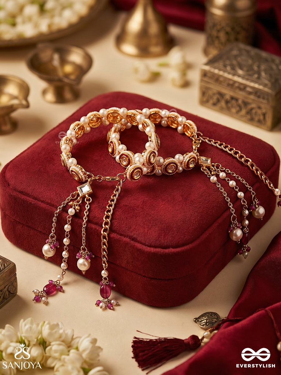 Ratnavalaya – Jewelled Circle – Elegant Pair Of Bracelets With Enamelled Motifs And Dangling Bead Chains