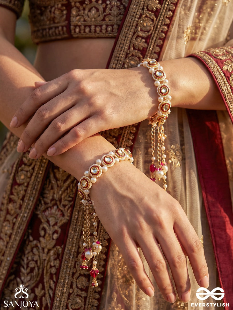 Ratnavalaya – Jewelled Circle – Elegant Pair Of Bracelets With Enamelled Motifs And Dangling Bead Chains