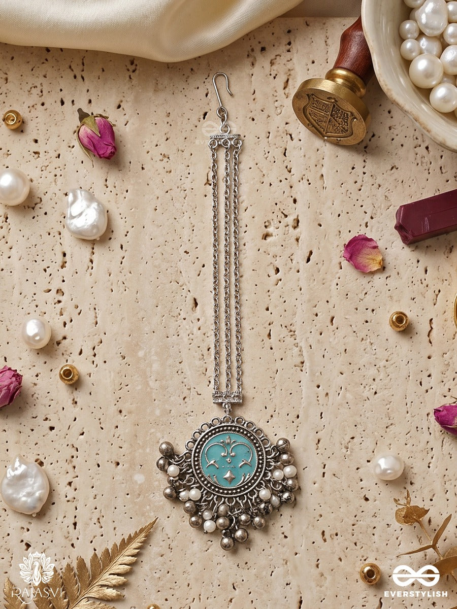 Mahira Reshkaar – Oxidised Maangtika With Turquoise Stone Detailing And Delicate Chain Drops