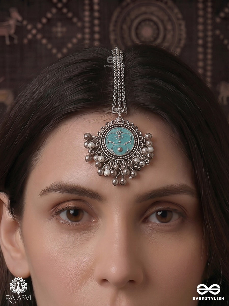Mahira Reshkaar – Oxidised Maangtika With Turquoise Stone Detailing And Delicate Chain Drops