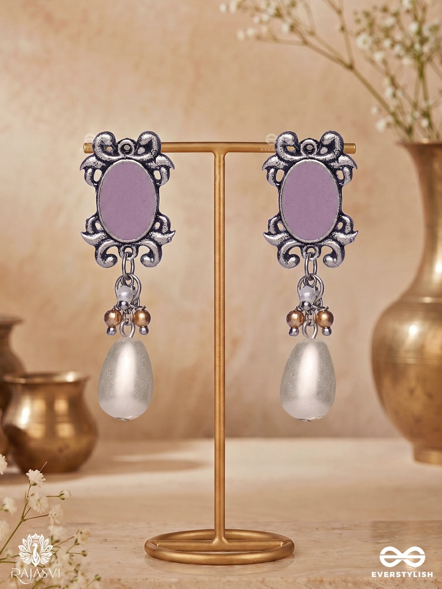 Noorafza Lattika – Oxidised Pearl Earrings With Vintage Floral Frame