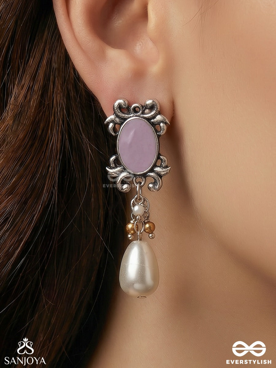 Noorafza Lattika – Oxidised Pearl Earrings With Vintage Floral Frame