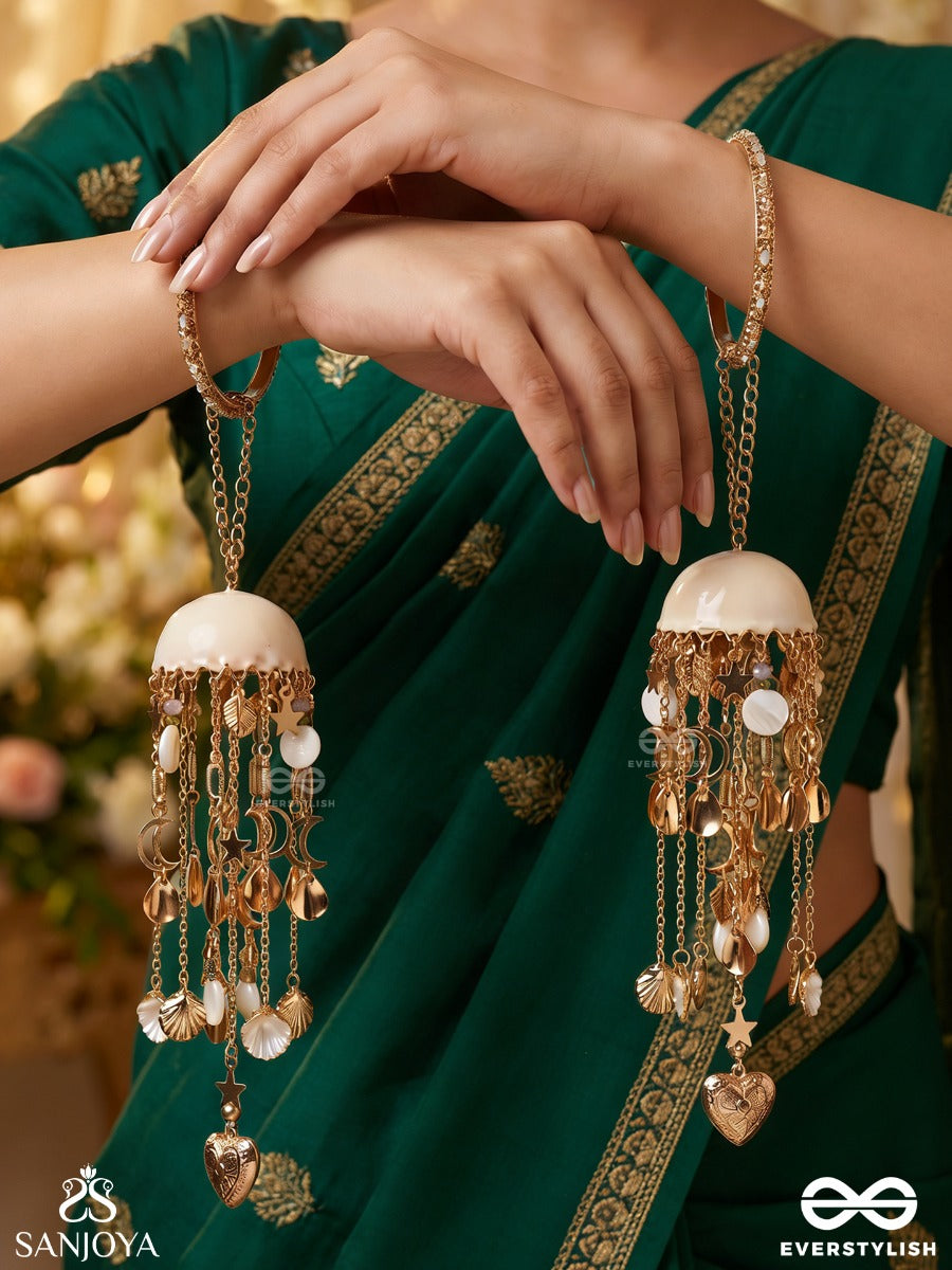 Dhariniya – Grace In Flow – Festive Kaleera With Layered Chain Strands, Floral White Elements And Delicate Metallic Hangings