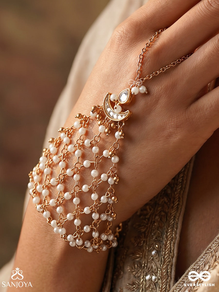 Jaladhika – Woven Like Water – Elegant Hathphool With Netted Pearl Pattern, Fine Chain Details And Soft Beaded Falls