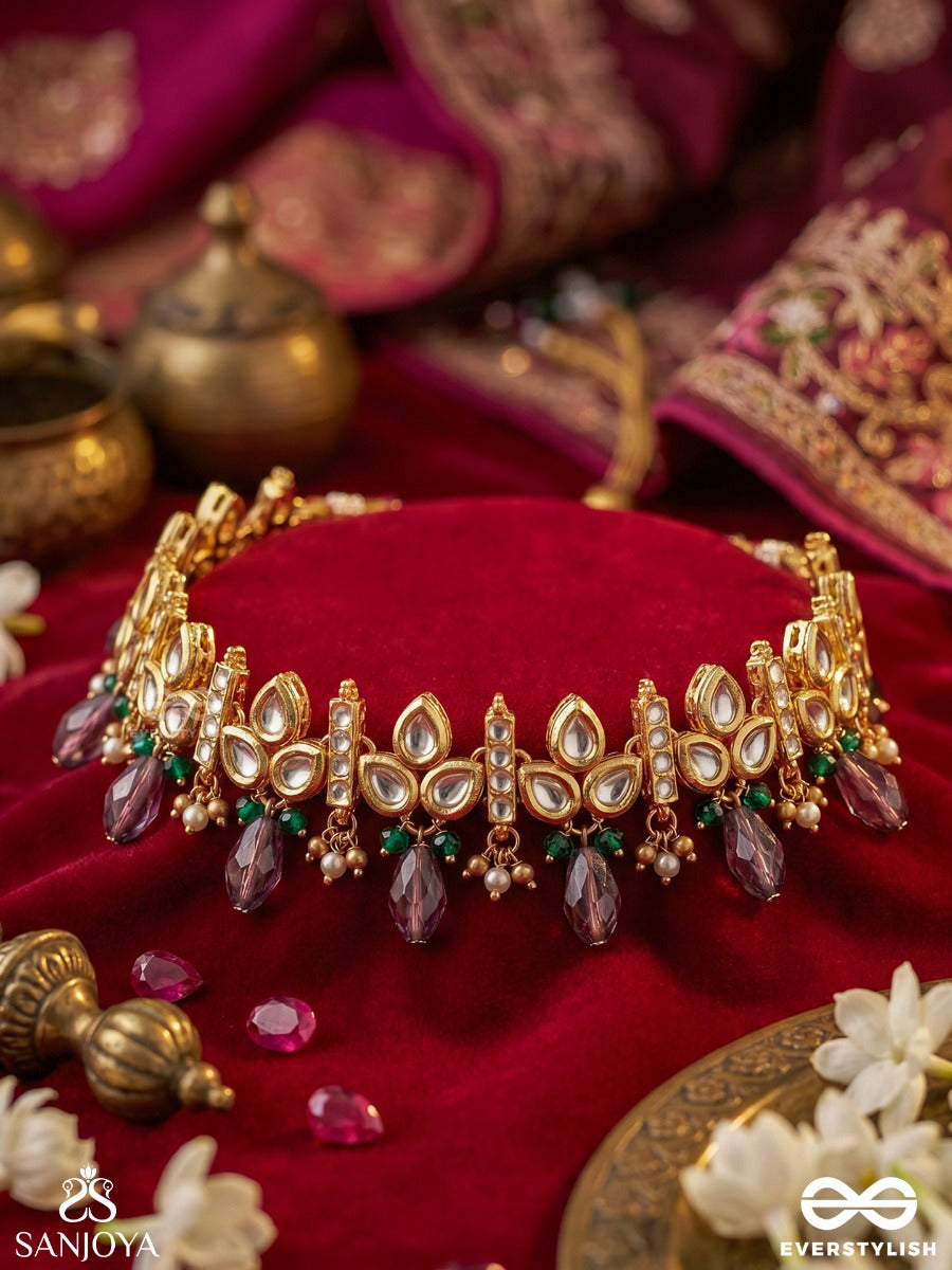Ojasvini – Radiant Splendour – Elegant Necklace With Leaf-Like Stone Motifs, Deep Blue Accents And Delicate Bead Detailing