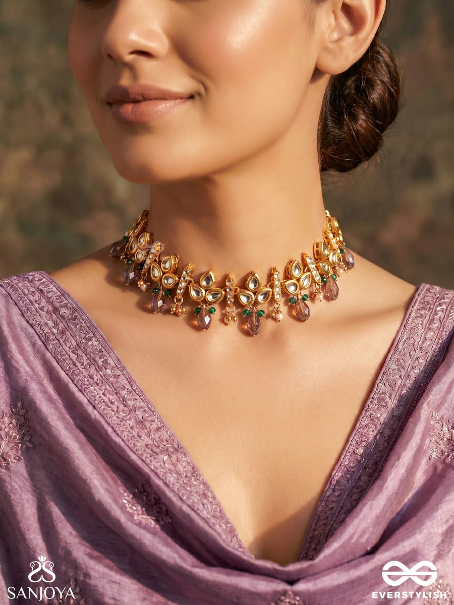 Ojasvini – Radiant Splendour – Elegant Necklace With Leaf-Like Stone Motifs, Deep Blue Accents And Delicate Bead Detailing