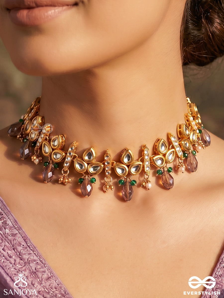 Ojasvini – Radiant Splendour – Elegant Necklace With Leaf-Like Stone Motifs, Deep Blue Accents And Delicate Bead Detailing