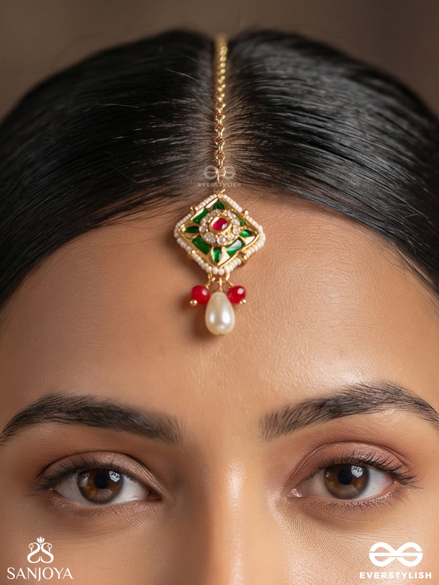 Meenaroop – Enamelled Form – Festive Maangtika With Green Jewel Detailing, Golden Chain And Colourful Dangling Accents