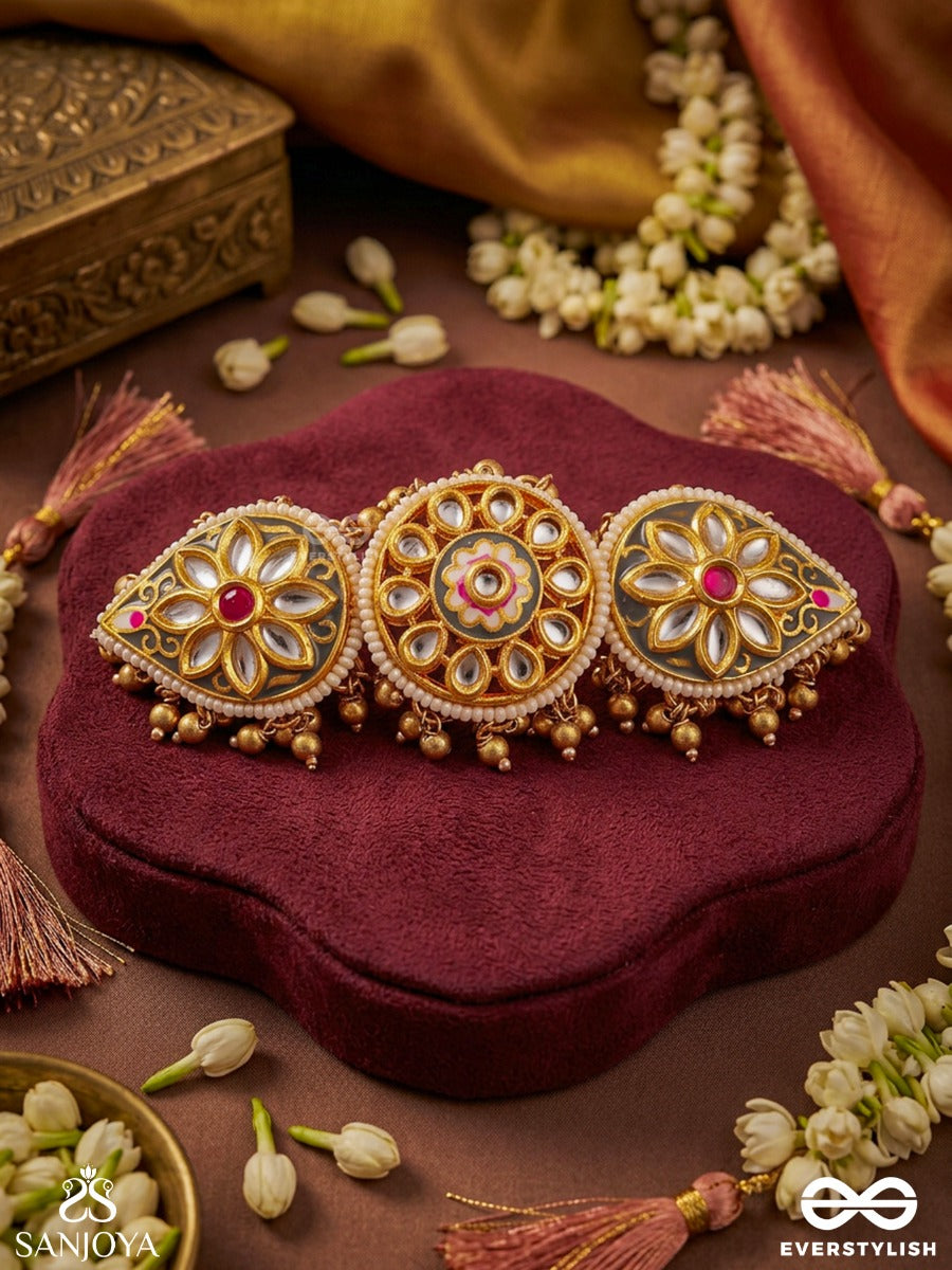 Kamaltraya – Lotus Trio – Festive Ring With Three Ornamental Floral Panels, Petal-Like Stonework And Dainty Golden Accents
